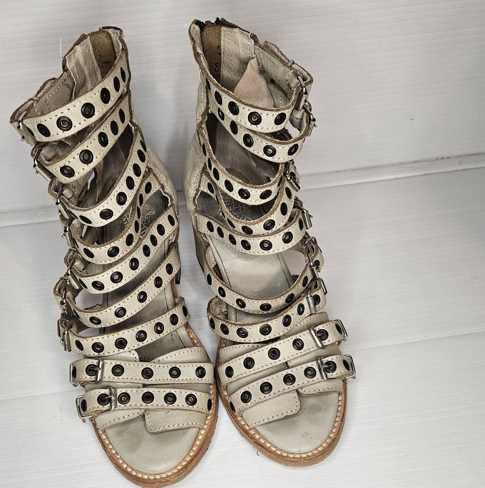 Freebird by Steven Casandra Gray Studded Multistrap Leather Sandals Size 6 - Picture 6 of 11